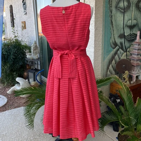 🌸🌸TOMMY HILFIGER PINK PLEATED MIDI DRESS🌸🌸 - Picture 2 of 4